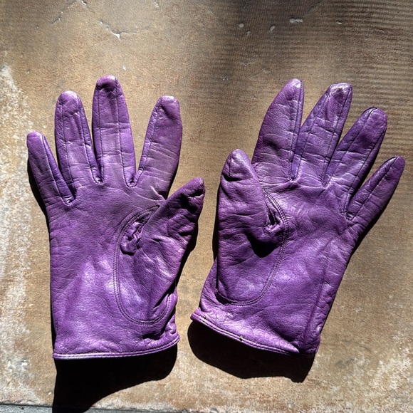 Vintage Purple Leather Gloves with Wrist Bow - Picture 10 of 11